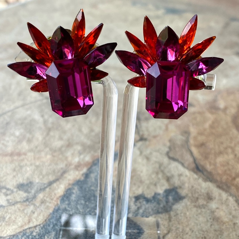 Vintage Clip On Earrings Fuchsia Unsigned Starburst Design